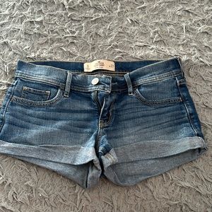 Low Rise hollister shorts size 5